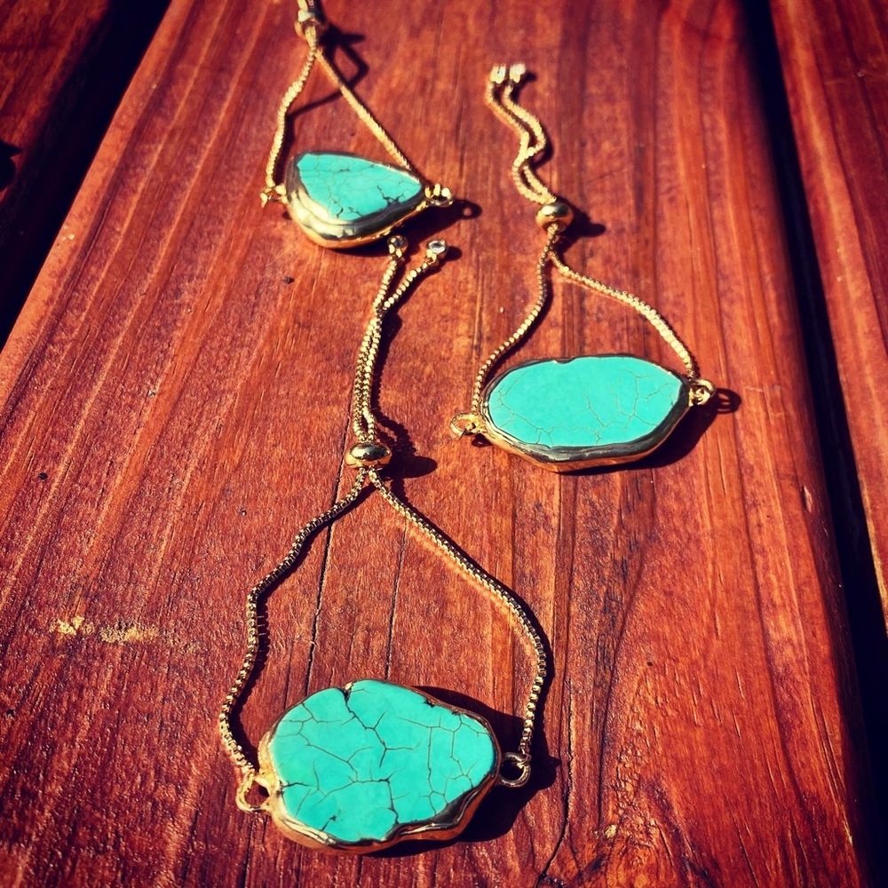 18K Turquoise Howlite Bracelet​